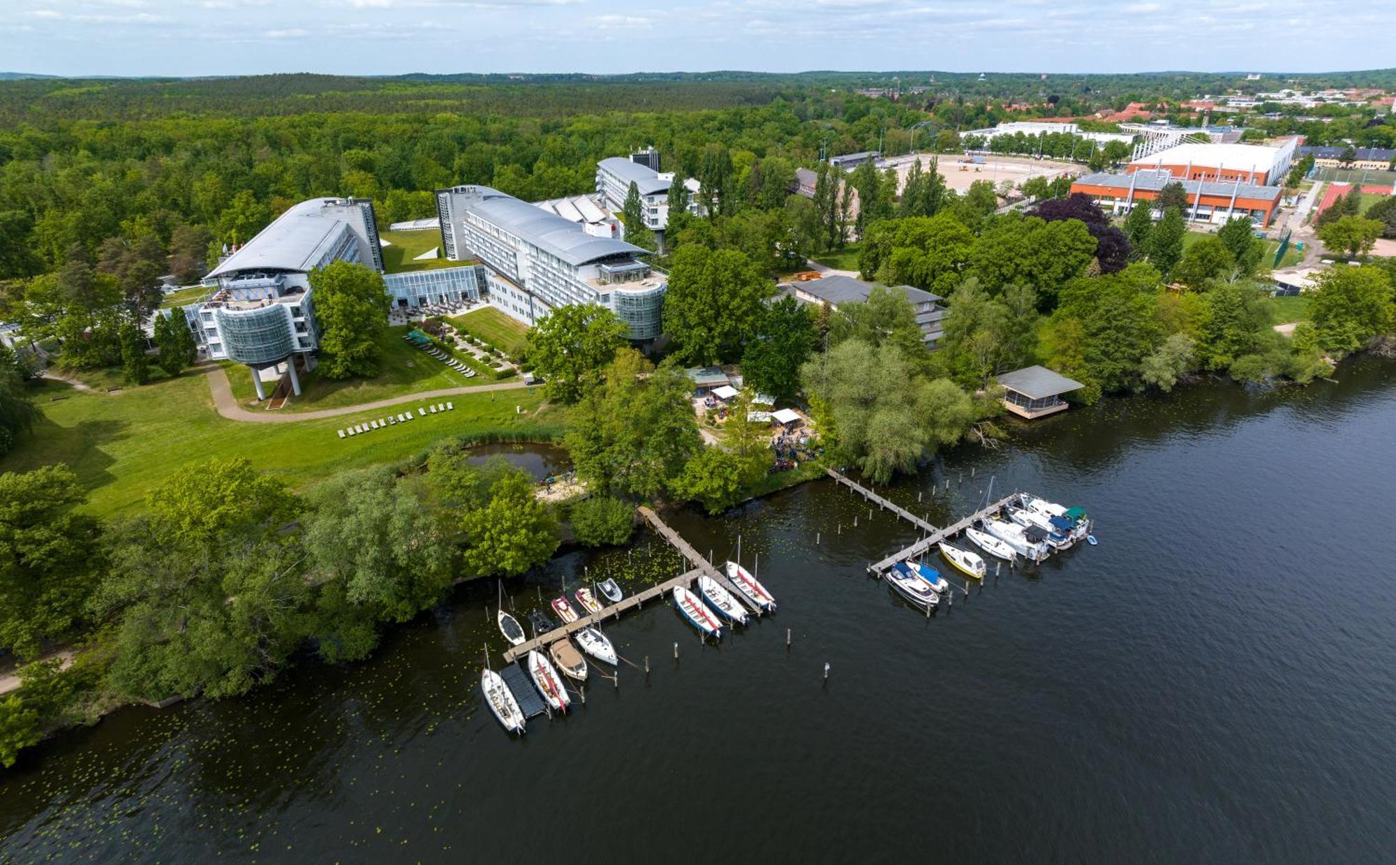 Kongresshotel Potsdam Am Templiner See Exterior photo